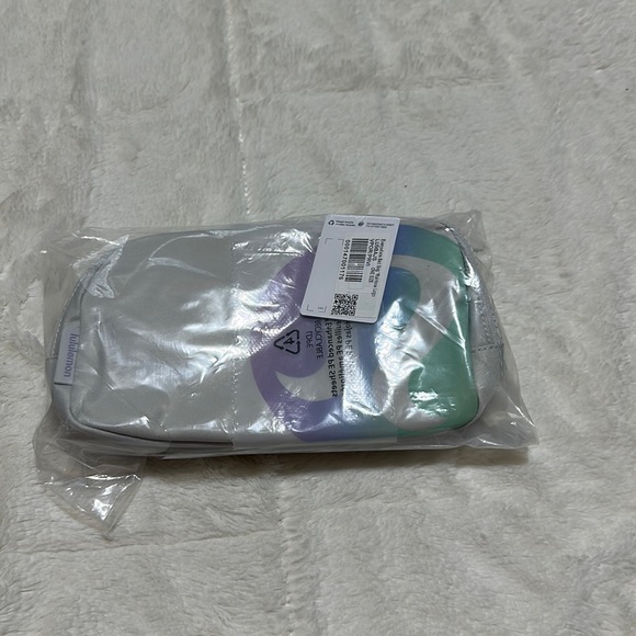 Lululemon | everywhere belt bag| sold out vapor/ Persian violet, NWOT - Picture 7 of 13
